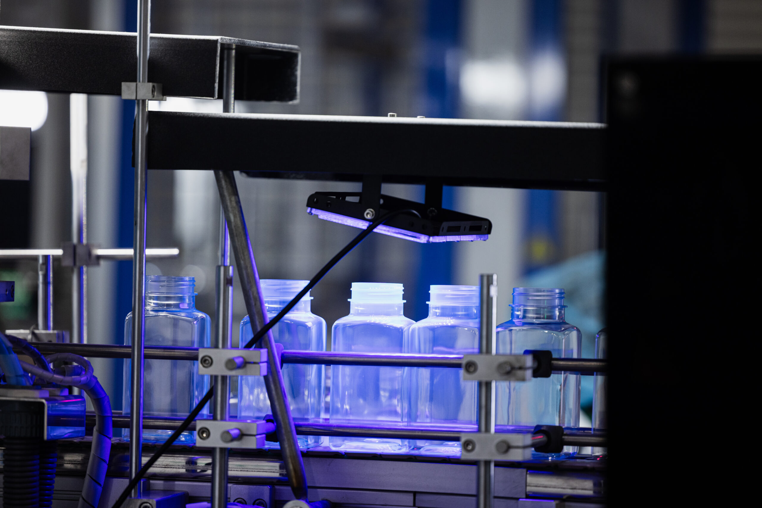 Navigating US packaging regulations 2026 including California AB 793 and SB 54 compliance.